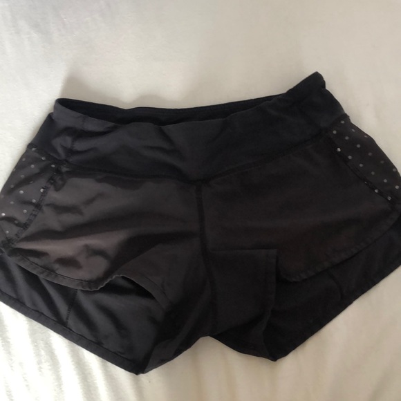 lululemon athletica Pants - Lululemon. Size 4. Black Speed Up shorts